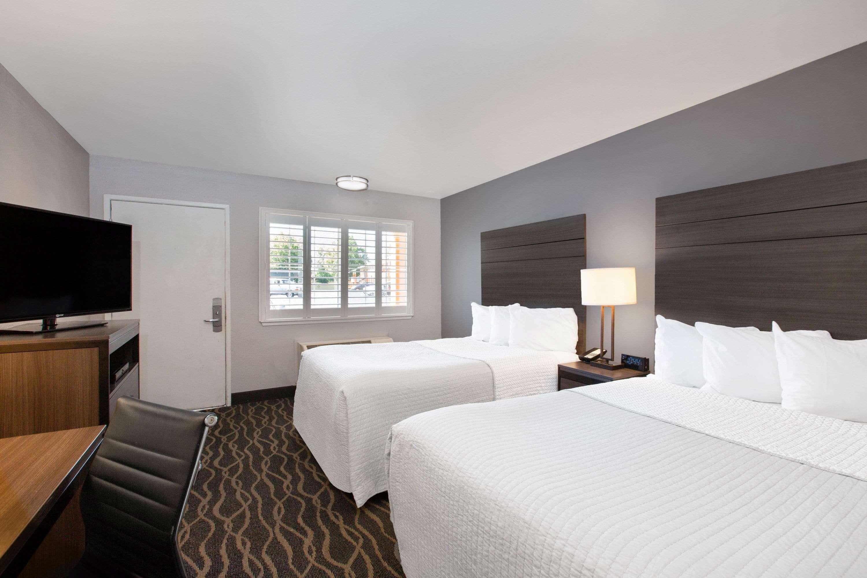 Days Inn By Wyndham Ukiah Bagian luar foto