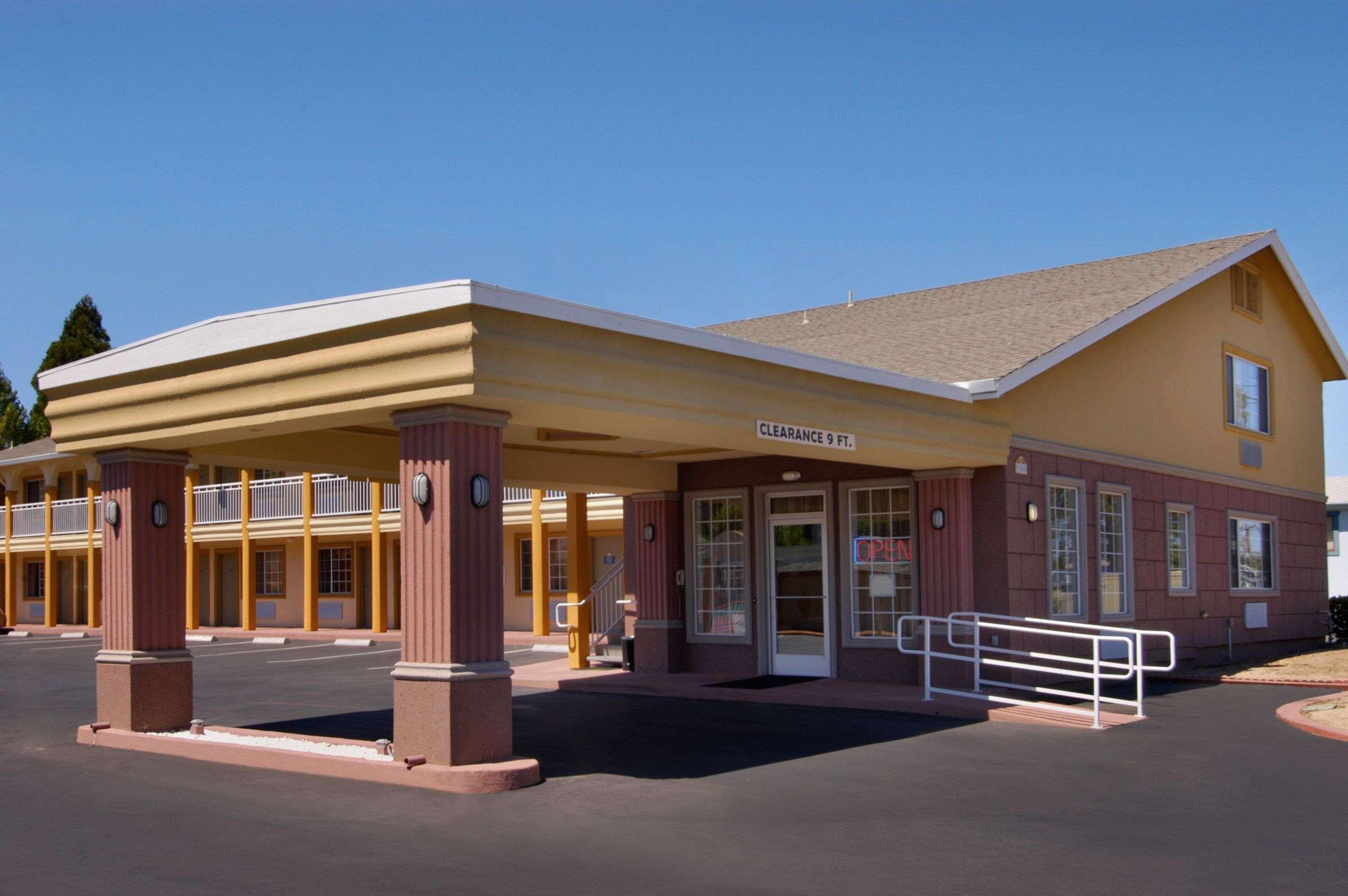 Days Inn By Wyndham Ukiah Bagian luar foto