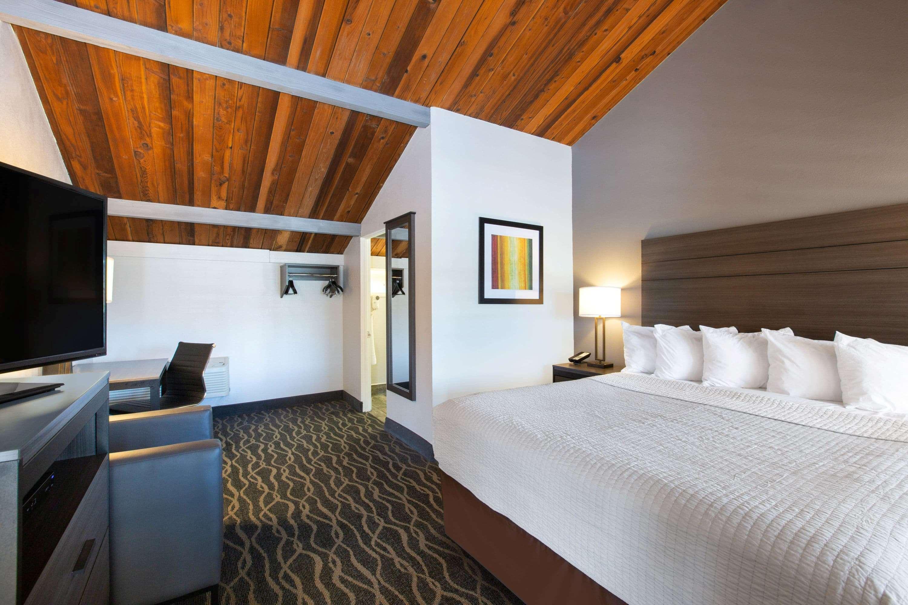 Days Inn By Wyndham Ukiah Bagian luar foto