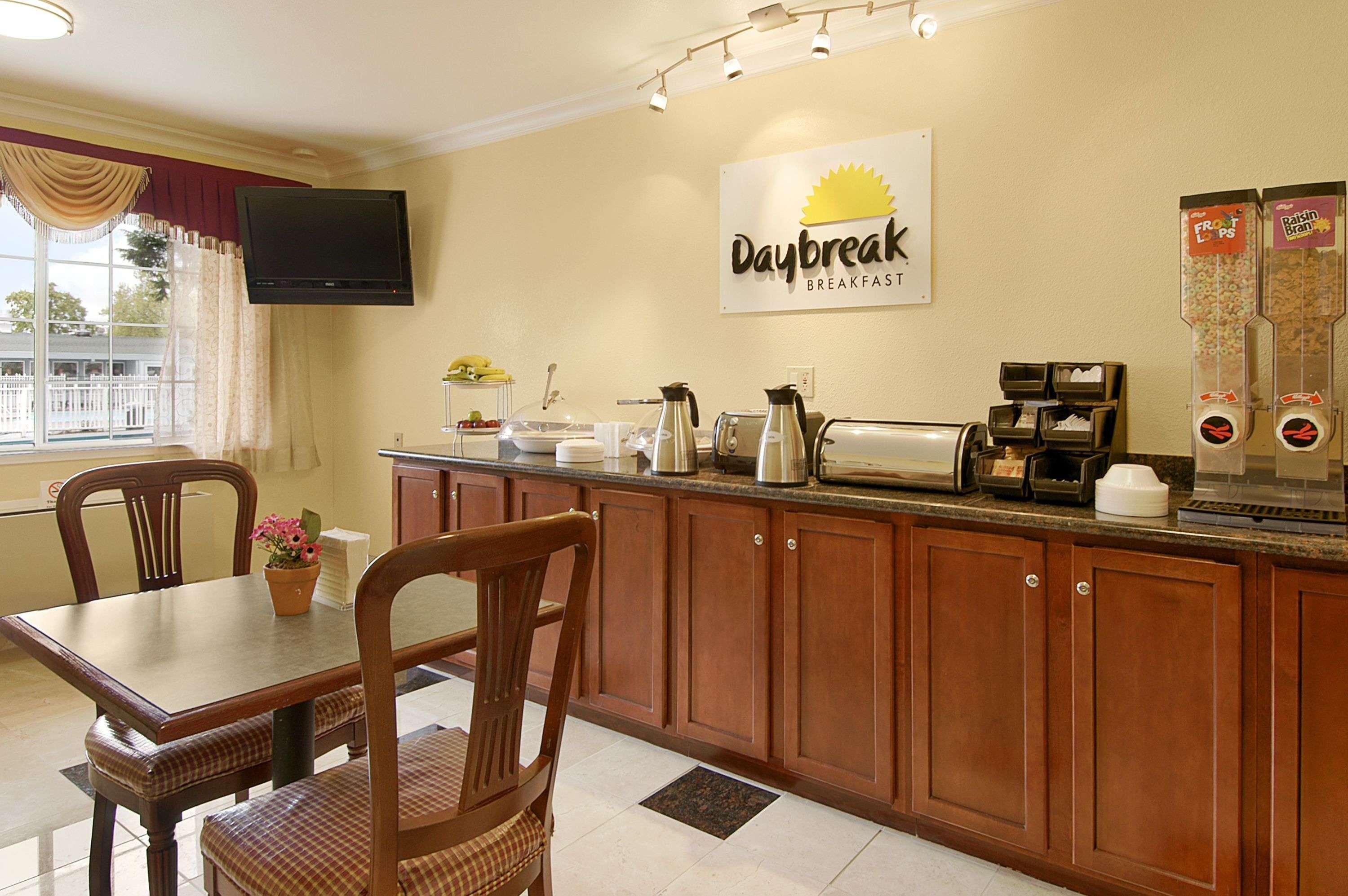 Days Inn By Wyndham Ukiah Bagian luar foto