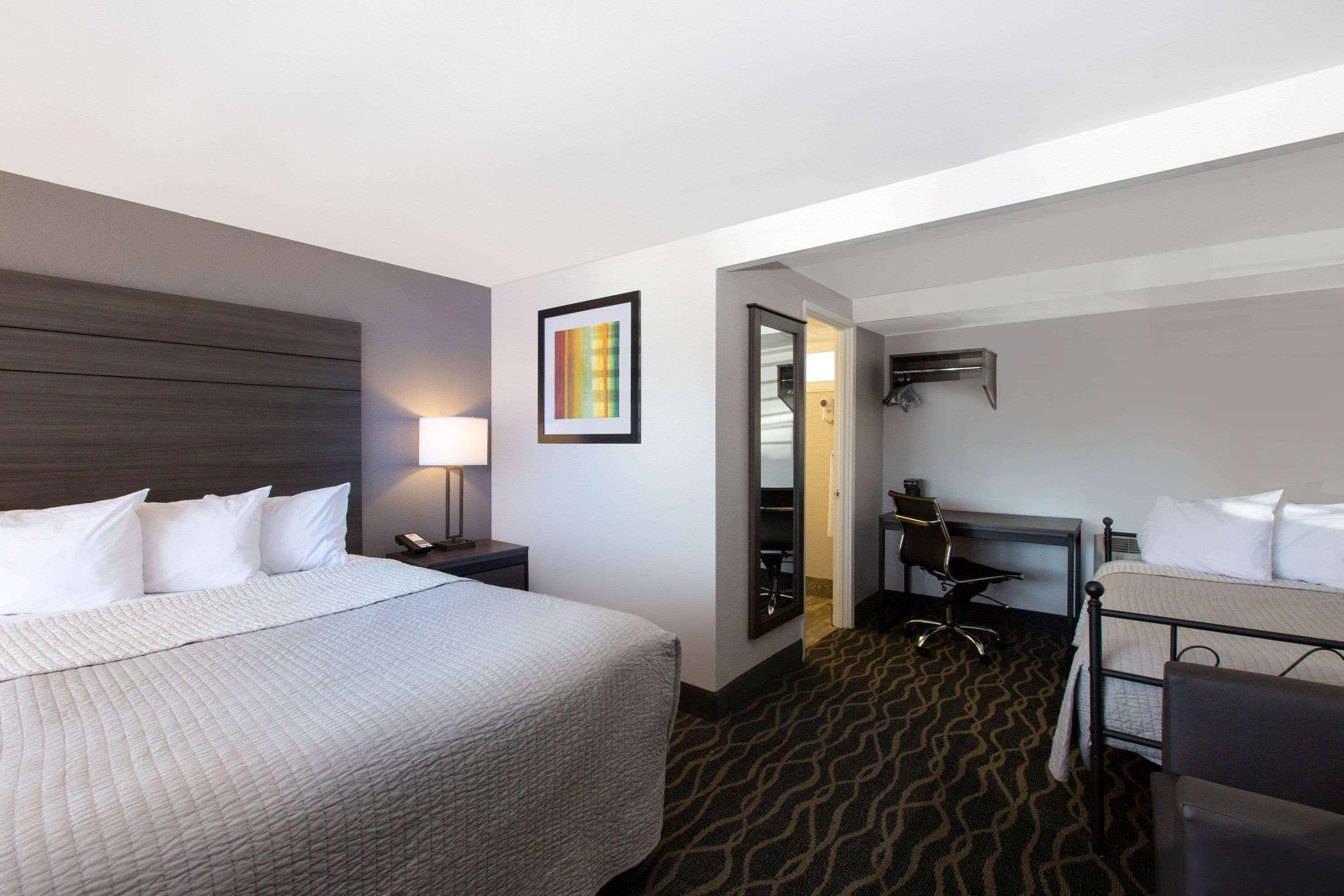 Days Inn By Wyndham Ukiah Bagian luar foto