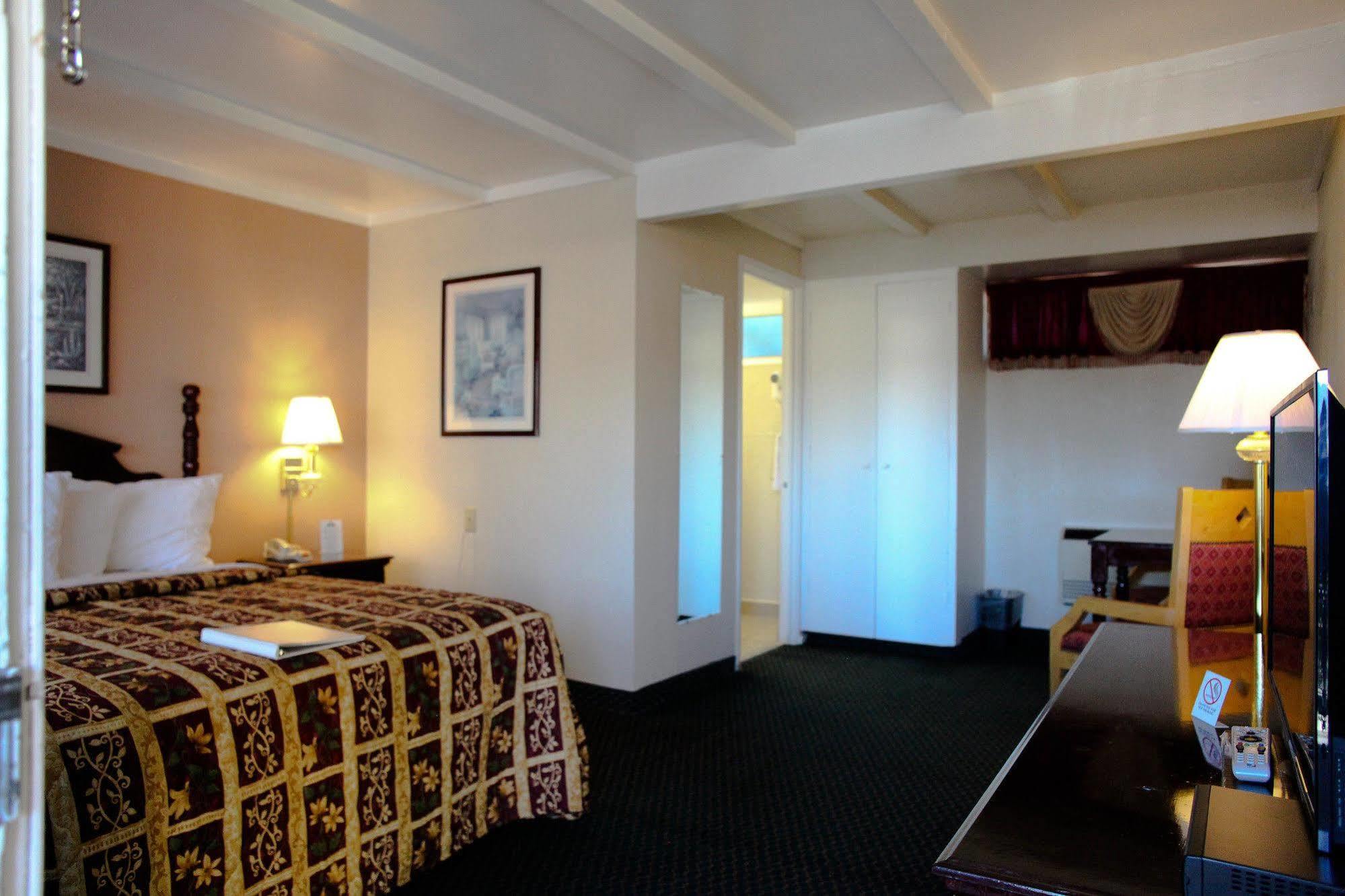 Days Inn By Wyndham Ukiah Bagian luar foto