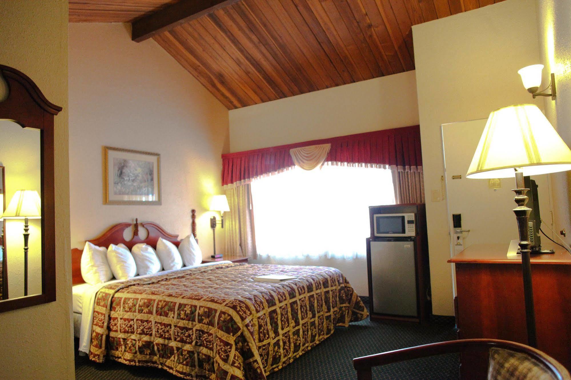 Days Inn By Wyndham Ukiah Bagian luar foto