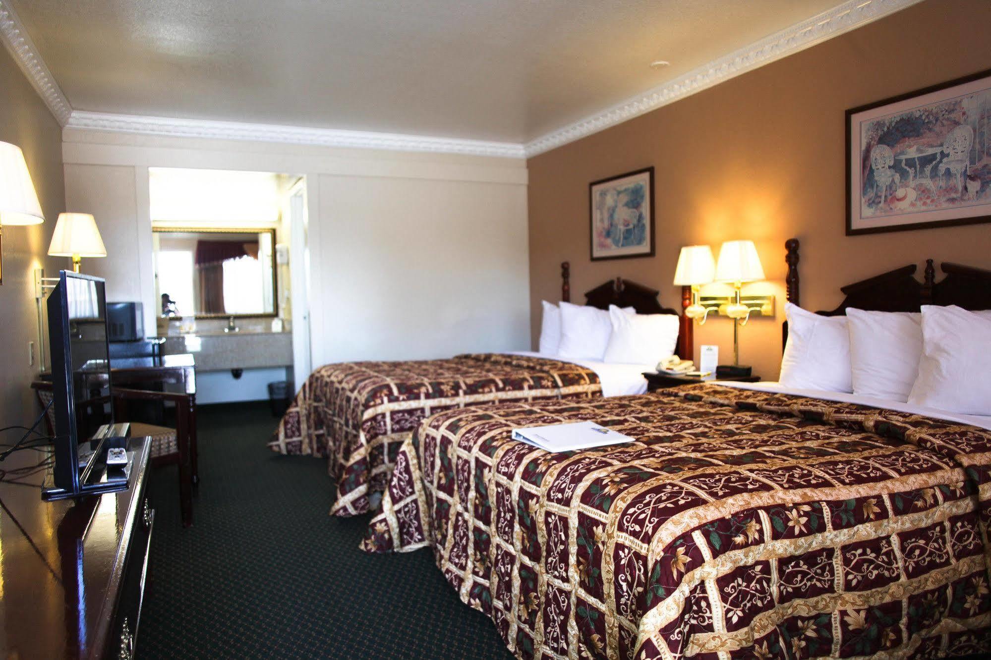 Days Inn By Wyndham Ukiah Bagian luar foto