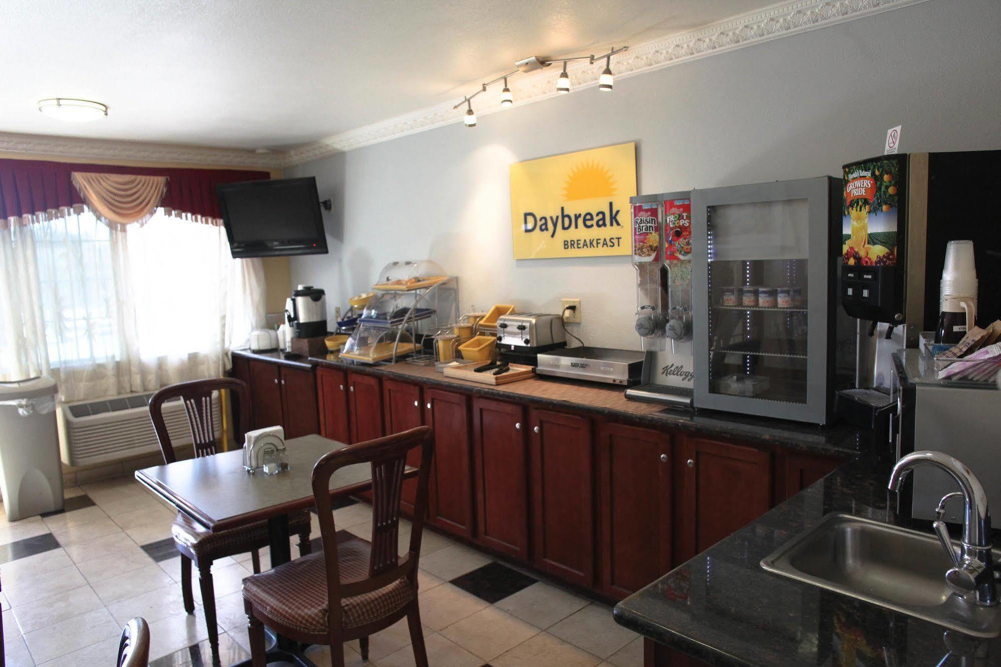 Days Inn By Wyndham Ukiah Bagian luar foto
