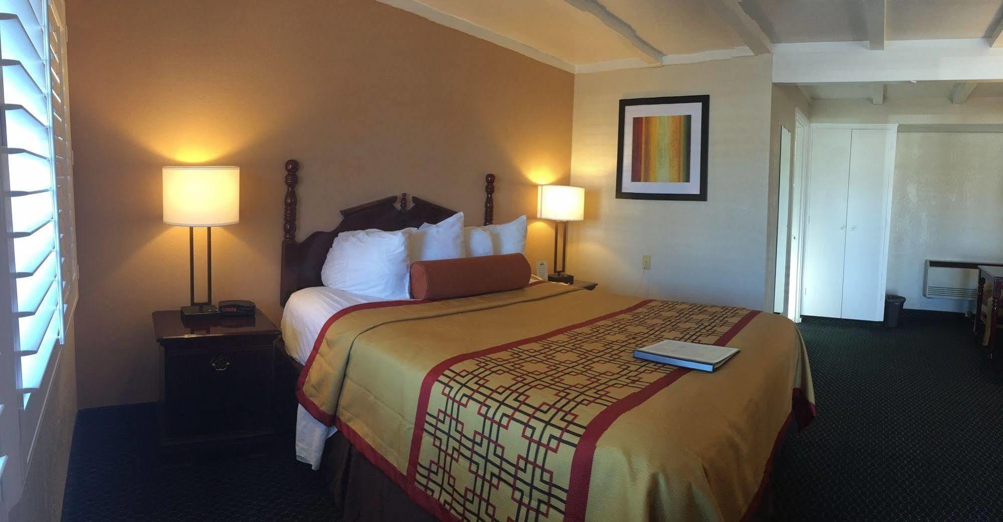 Days Inn By Wyndham Ukiah Bagian luar foto