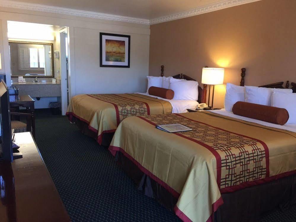 Days Inn By Wyndham Ukiah Bagian luar foto