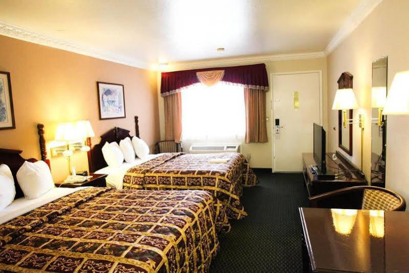 Days Inn By Wyndham Ukiah Bagian luar foto