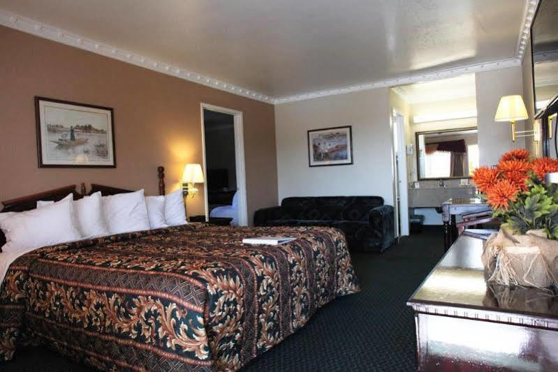 Days Inn By Wyndham Ukiah Bagian luar foto