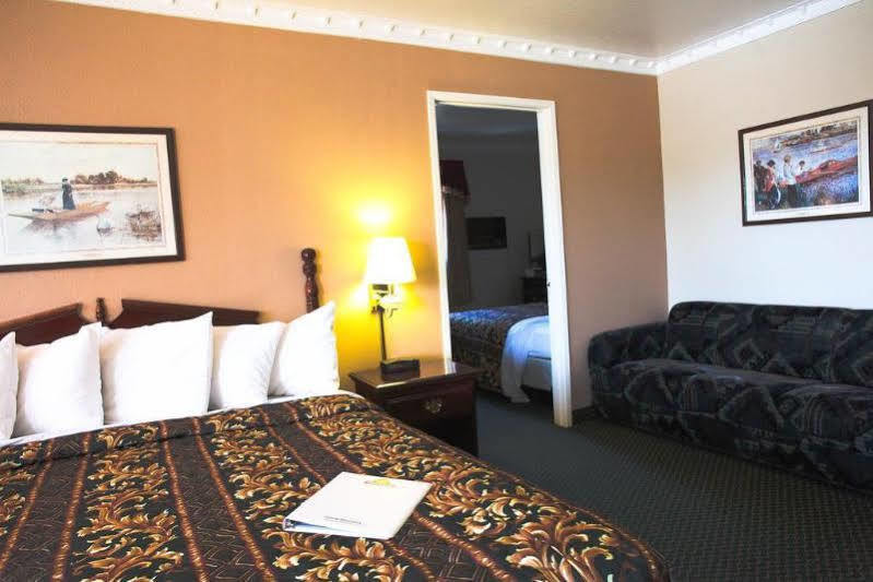 Days Inn By Wyndham Ukiah Bagian luar foto