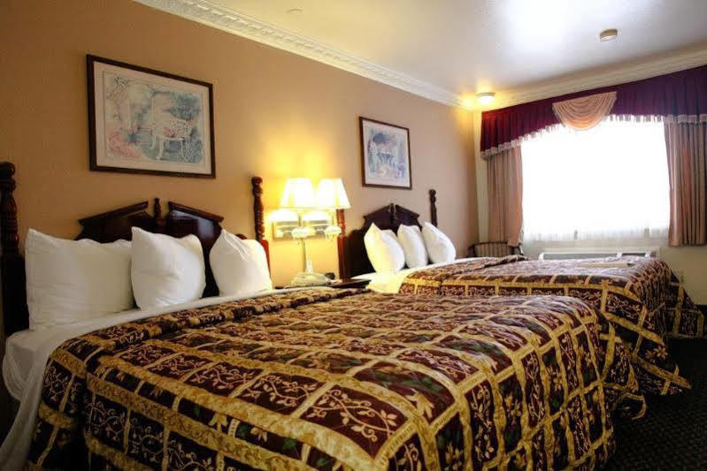 Days Inn By Wyndham Ukiah Bagian luar foto