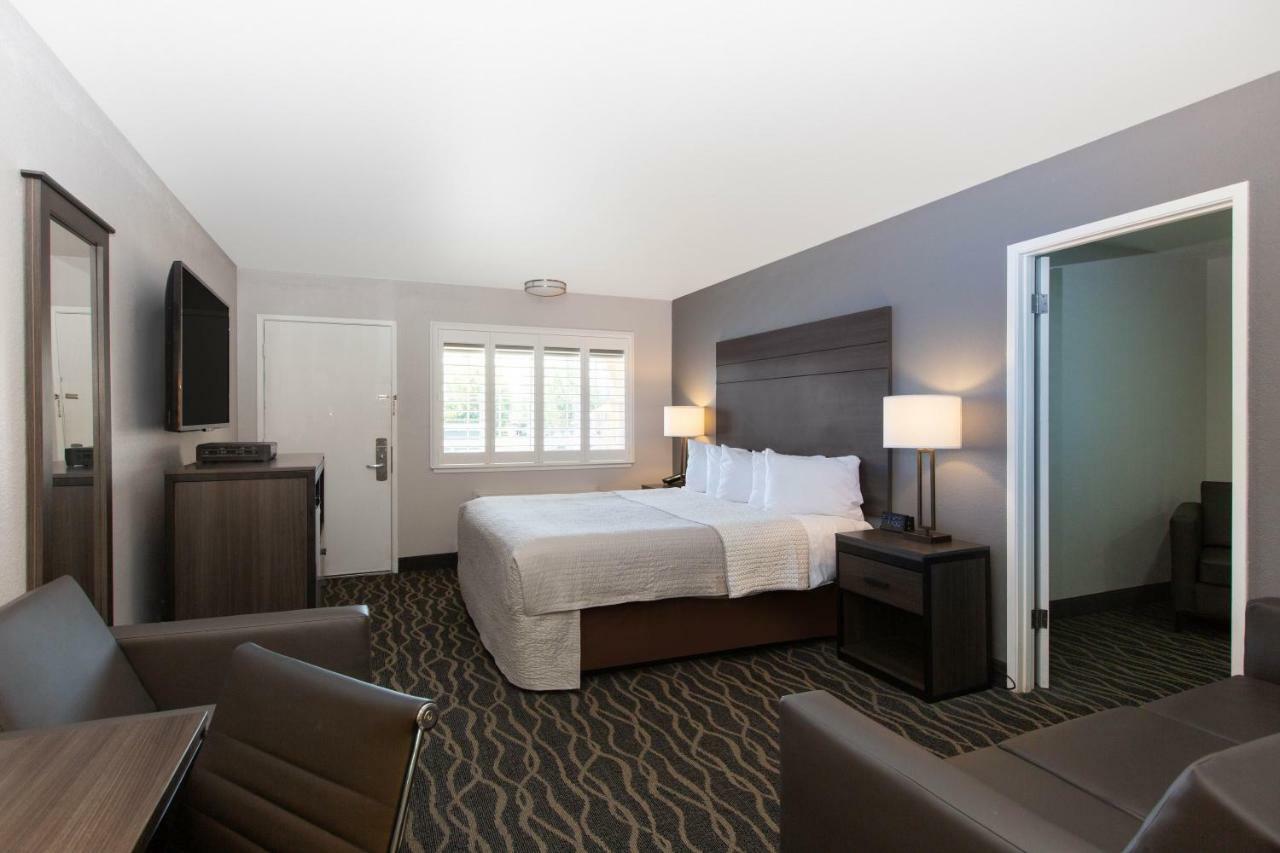 Days Inn By Wyndham Ukiah Bagian luar foto