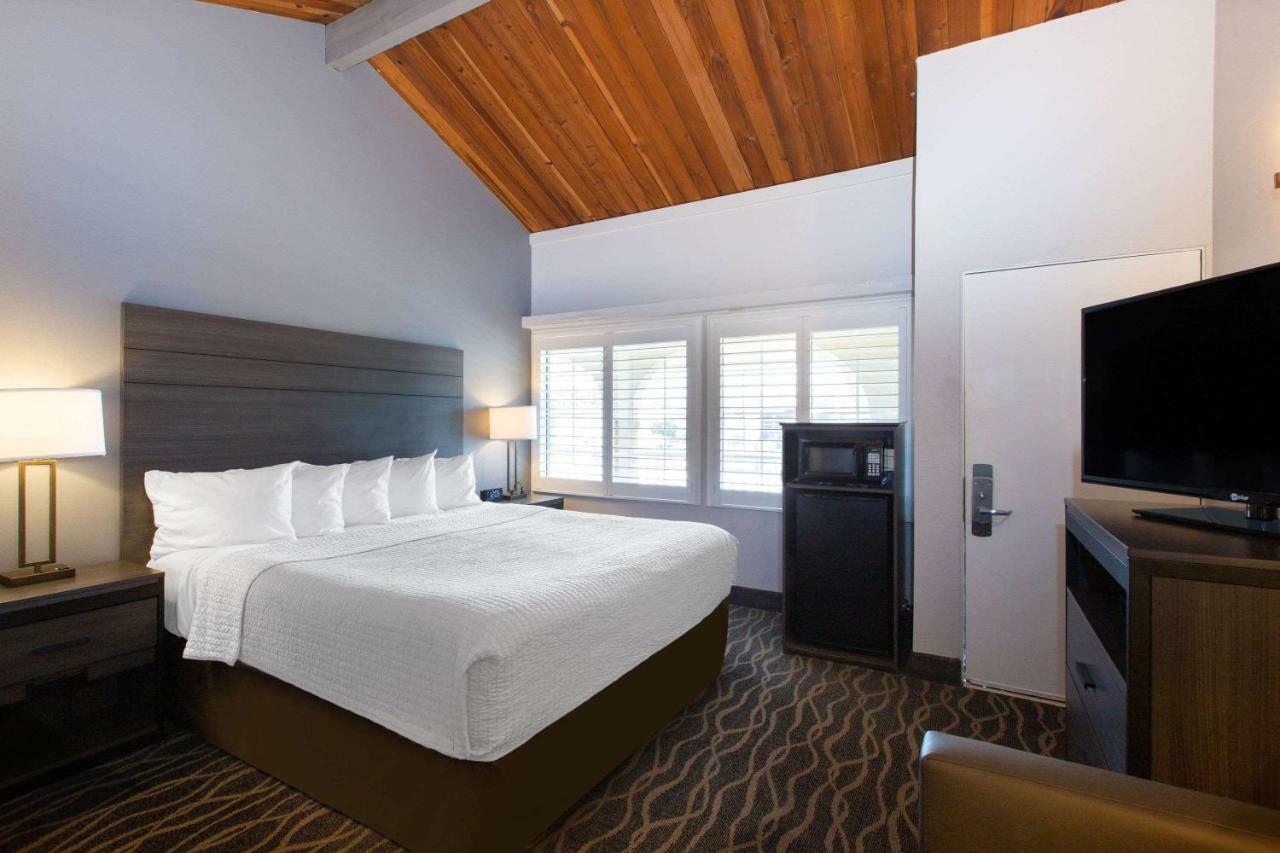 Days Inn By Wyndham Ukiah Bagian luar foto