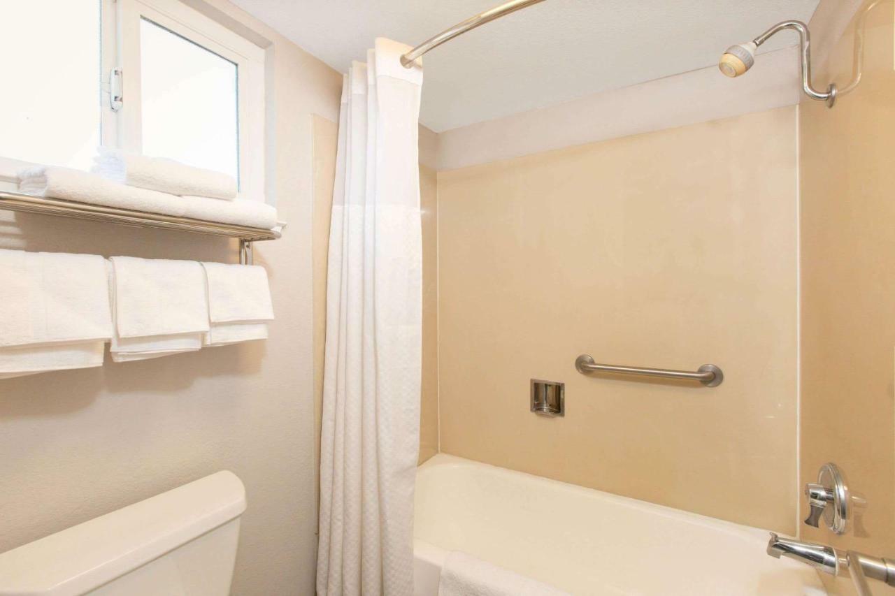 Days Inn By Wyndham Ukiah Bagian luar foto